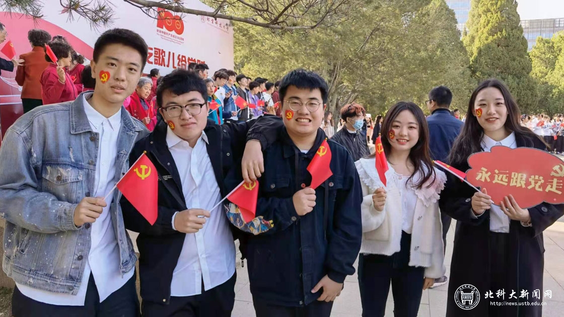 7b2d73b7f365515644bf8339f08096dd.jpg 学生合影(需裁减右侧)xx.jpg