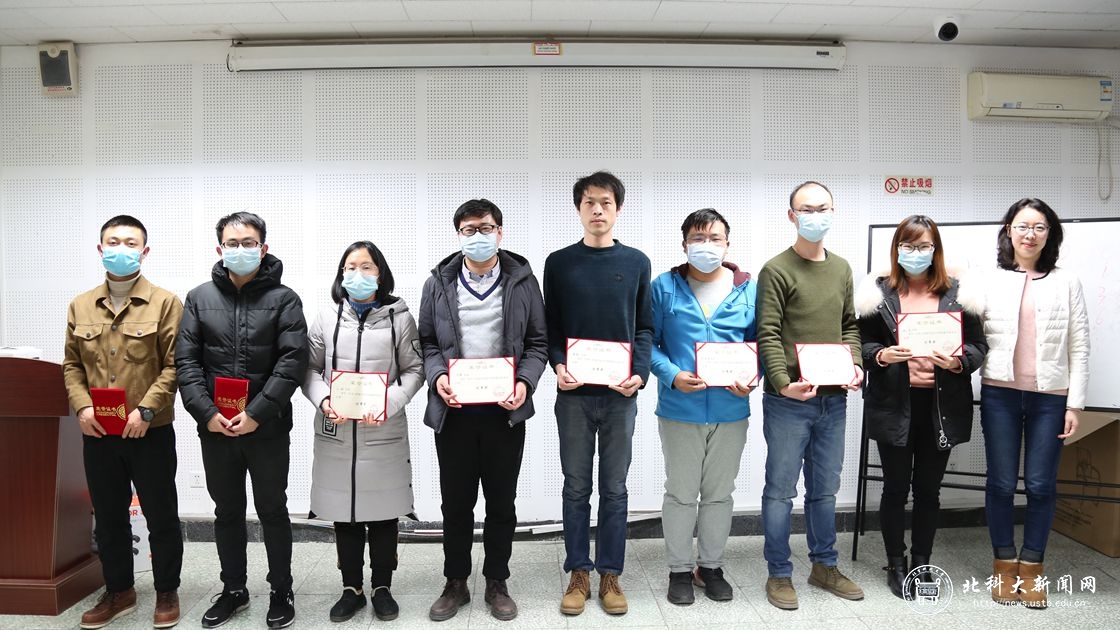 c374abdd4986a28e0f543bf0055b3e8b.jpg 优秀奖颁奖.jpg