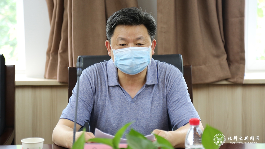 62cff19c42f3423c01457a9882d8eeea.jpg 杨校长发言.jpg