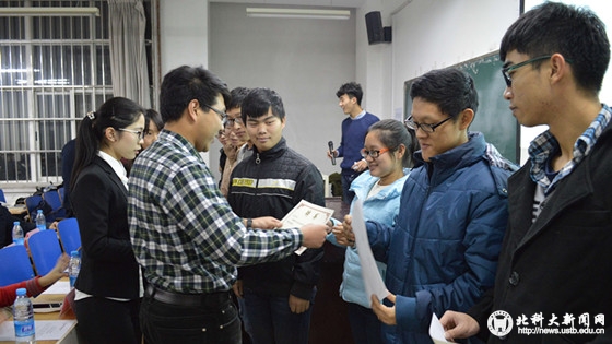 bcf44cc6a66ddd8bf1a1b0ff9779f02c.jpg 颁奖_副本.jpg