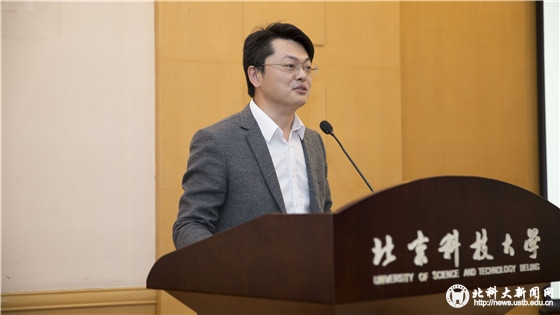 c40d2fc270d049f42f2a41f95dbcba6d.jpg 3 团委书记刘晓东介绍社会实践育人成果_副本.jpg
