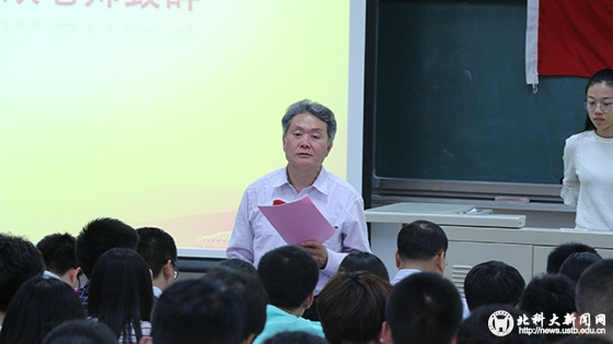 aa933ab8bd32e282b93f7ddaf176ec09.jpg 图三 尹怡欣老师发言 .JPG