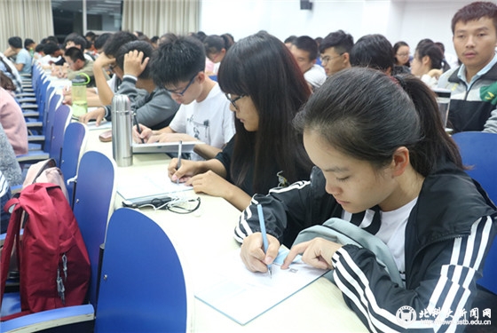 ff66934bf49e962e7c2506e091f2cab0.jpg 20170927能源与环境工程学院2017年走好大学第一步系列活动第一场公开宣讲课圆满举行 (8)_副本.jpg