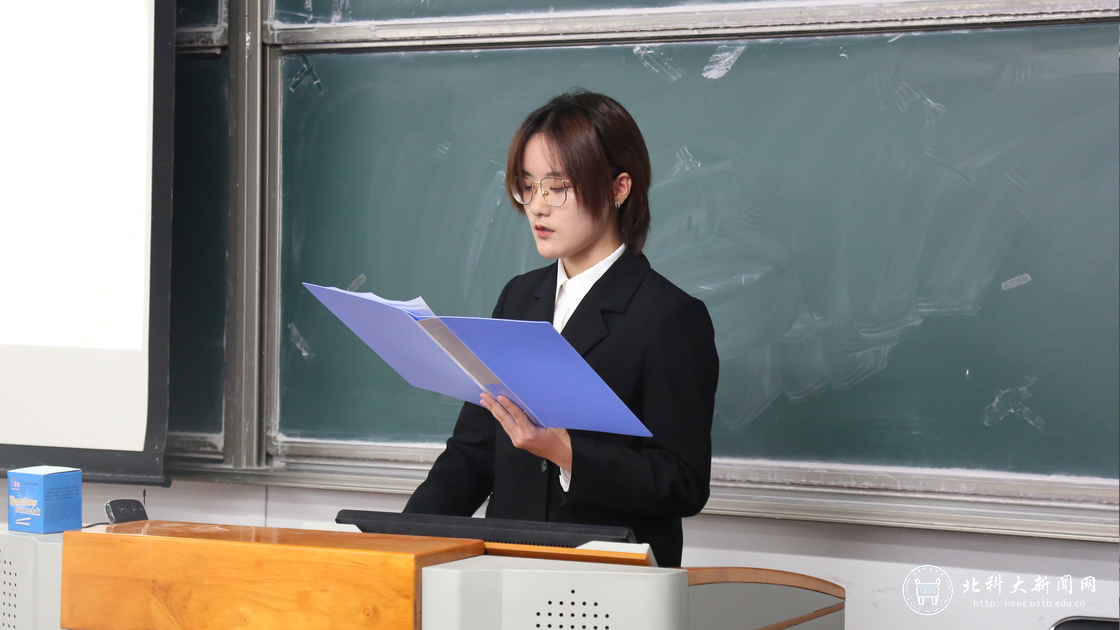 a92810aee6a8bae1ba68ba8f0d877180.png 答辩人3.png
