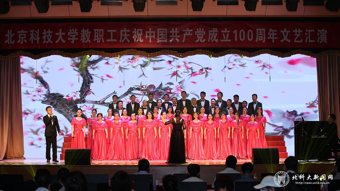 f394cbf8b430d62e825c73798b96d6ca.jpg 教师合唱团.jpg