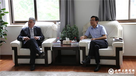 ed3cf1ae6bad2e01f0e606233d9b68c0.jpg 会谈.jpg