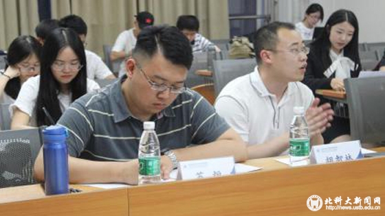 6b618805d6393d6054a959318a0a152a.jpg 选题答辩会04.jpg