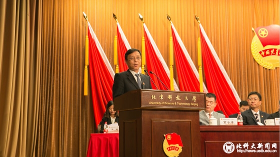 3198699cb38f355506e6f14420cde59d.jpg 李骥同志代表团中央学校部发表讲话_meitu_2.jpg